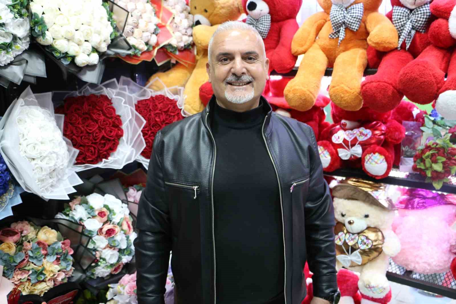 Kavga diye geldiler, çiçeklerle karşılandılar
Kavga diye geldiler, çiçeklerle karşılandılar