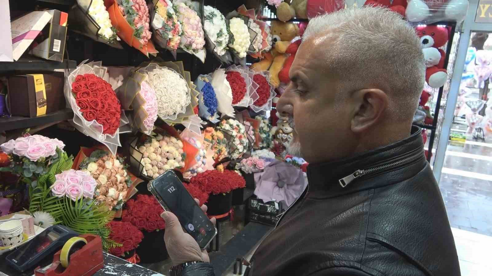 Kavga diye geldiler, çiçeklerle karşılandılar
Kavga diye geldiler, çiçeklerle karşılandılar