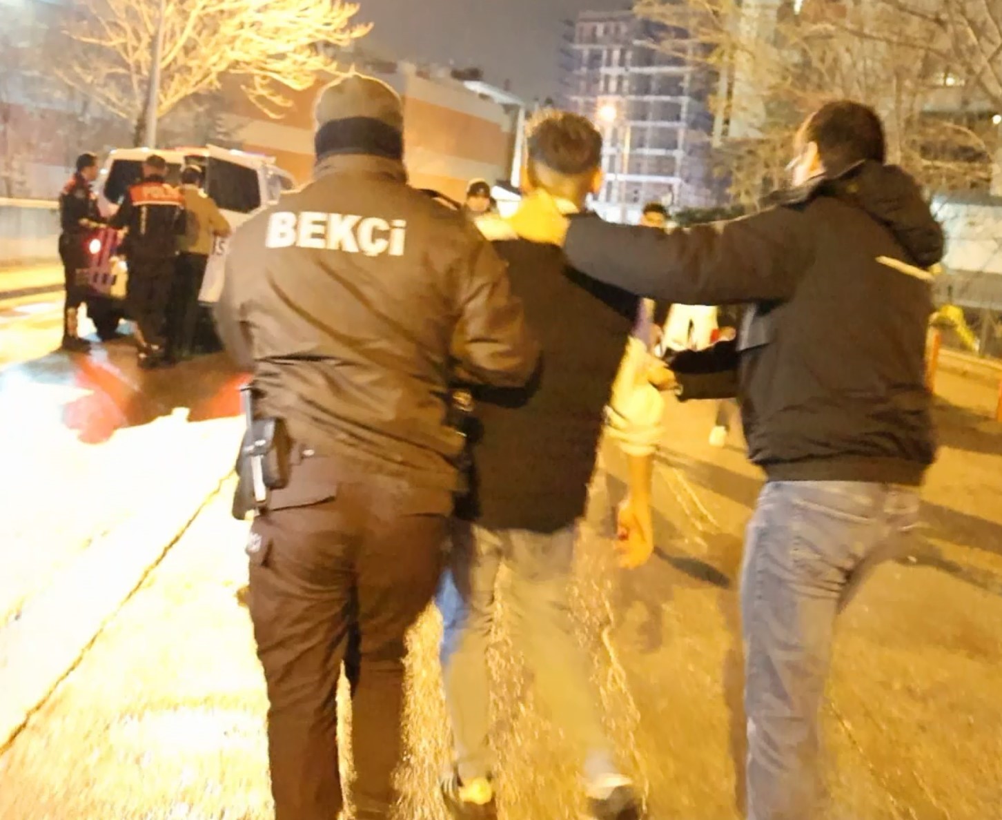 Kavga edip kaçtılar, polisin kovalamacasıyla yakalandılar
