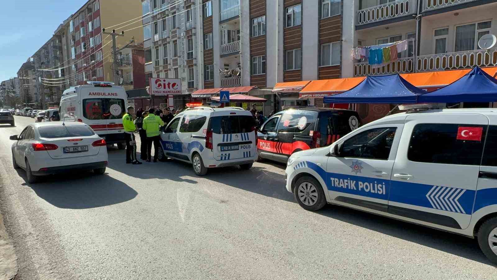 Kavga ihbarına giden polisler pasta ve çiçekle karşılandı
