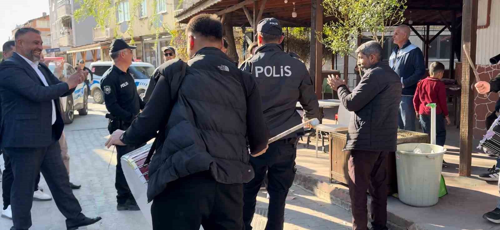 Kavga ihbarına giden polislere sürpriz karşılama
