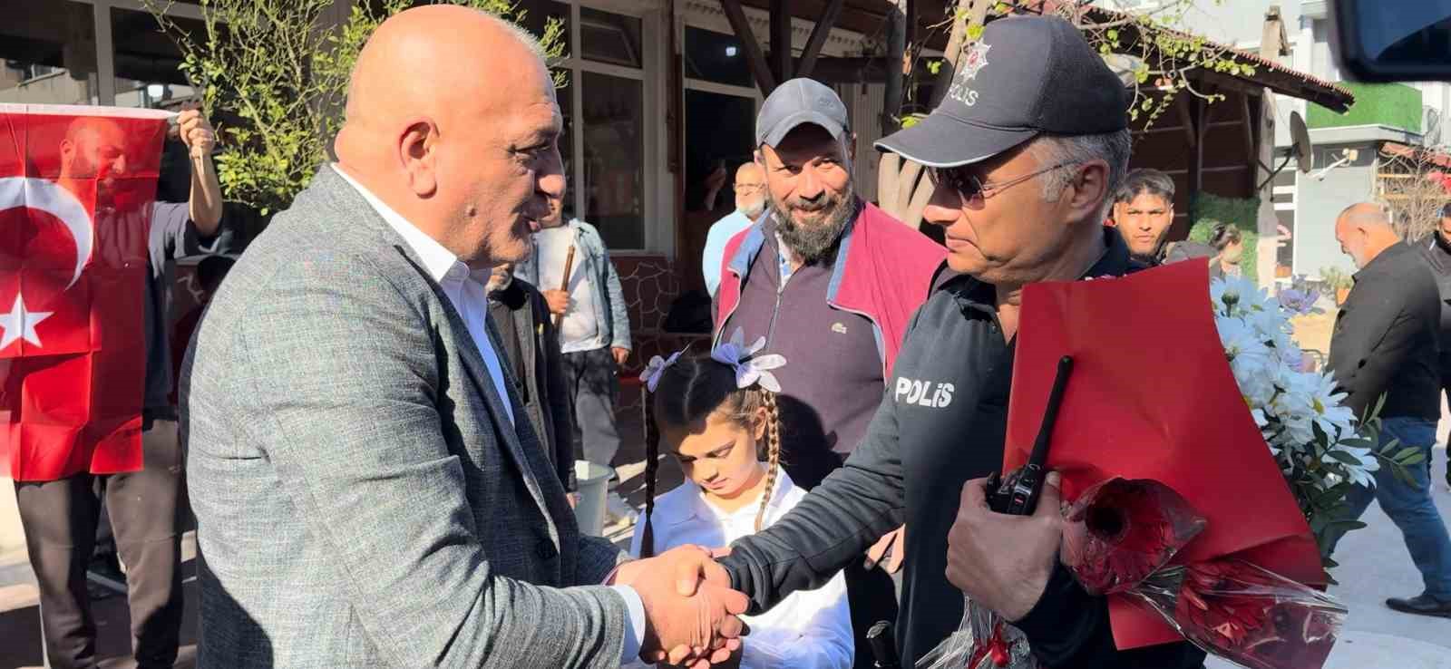 Kavga ihbarına giden polislere sürpriz karşılama
