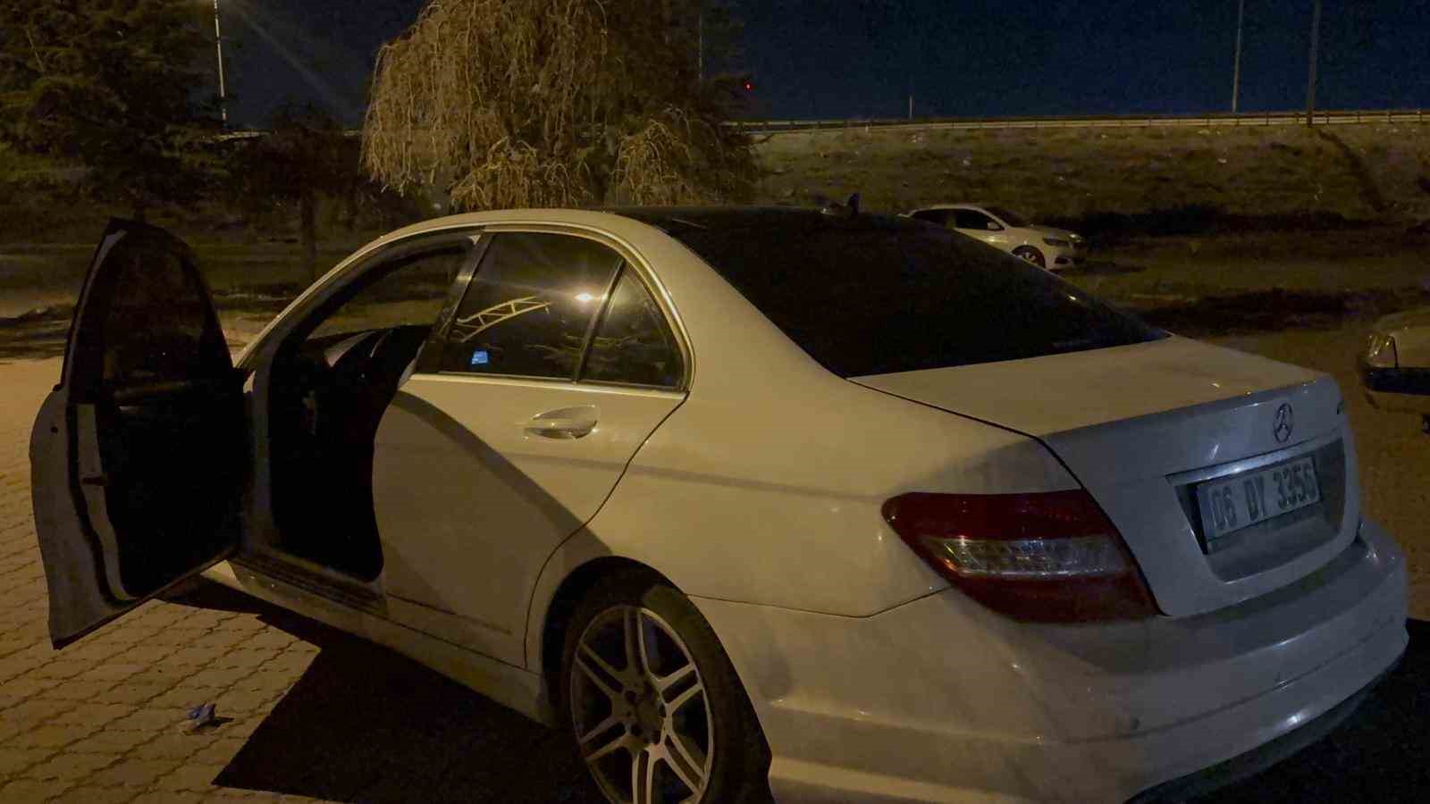 Kavgayı ayırmaya çalışan gece kulübü çalışan bıçaklandı
