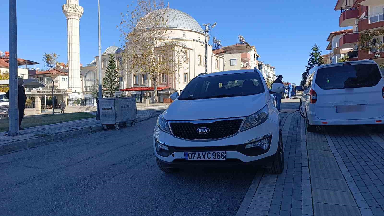 Kavşağa giren motosikletliyi fark etmeyerek çarptı: 1 yaralı
