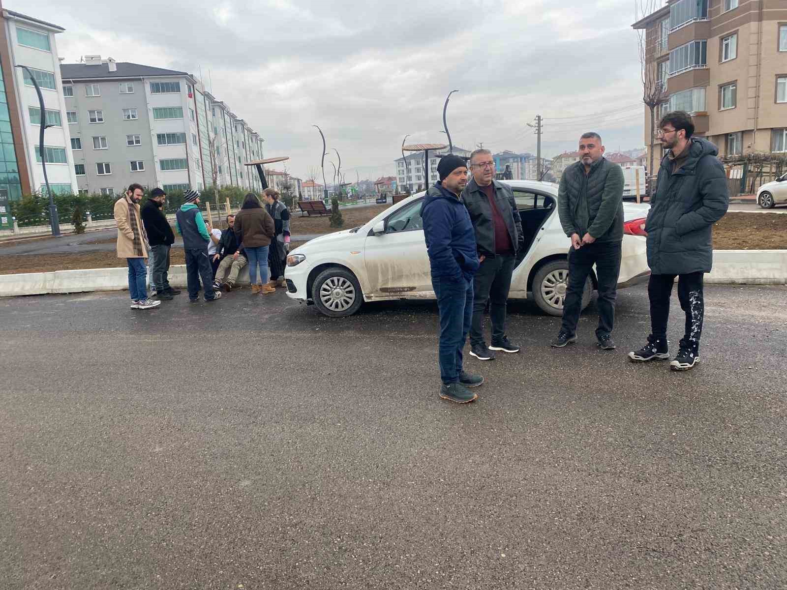 Kavşakta 2 otomobil çarpıştı: 1 yaralı
