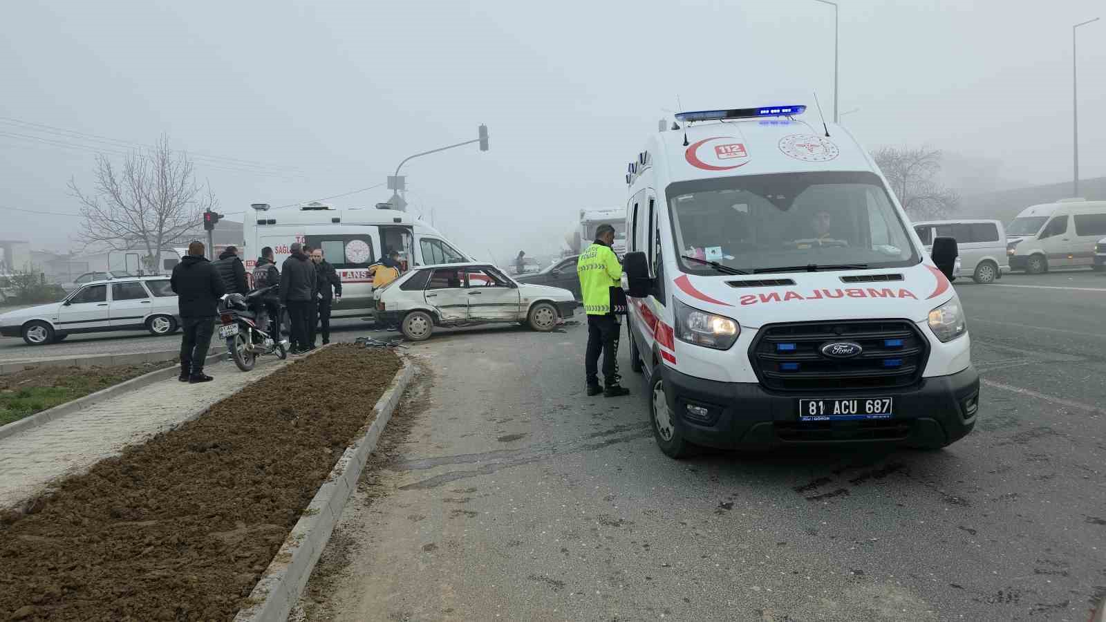 Kavşakta meydana gelen kazada 4 kişi yaralandı
