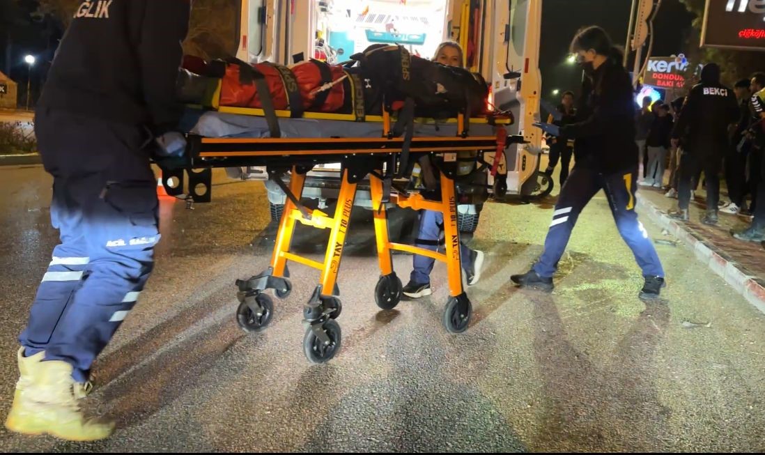 Kavşakta motosiklet ile otomobil çarpıştı: 2 yaralı
