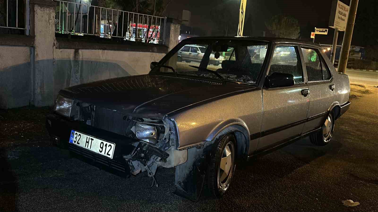 Kavşakta motosiklet ile otomobil çarpıştı: 2 yaralı
