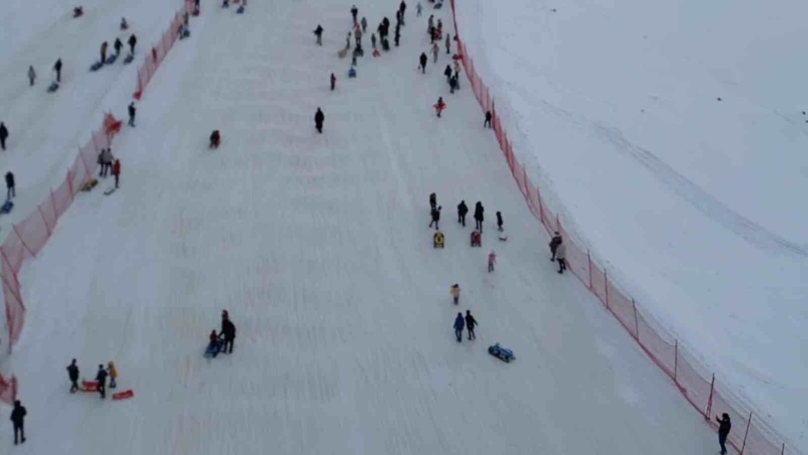 Kayak tesislerindeki yoğunluk havadan görüntülendi
