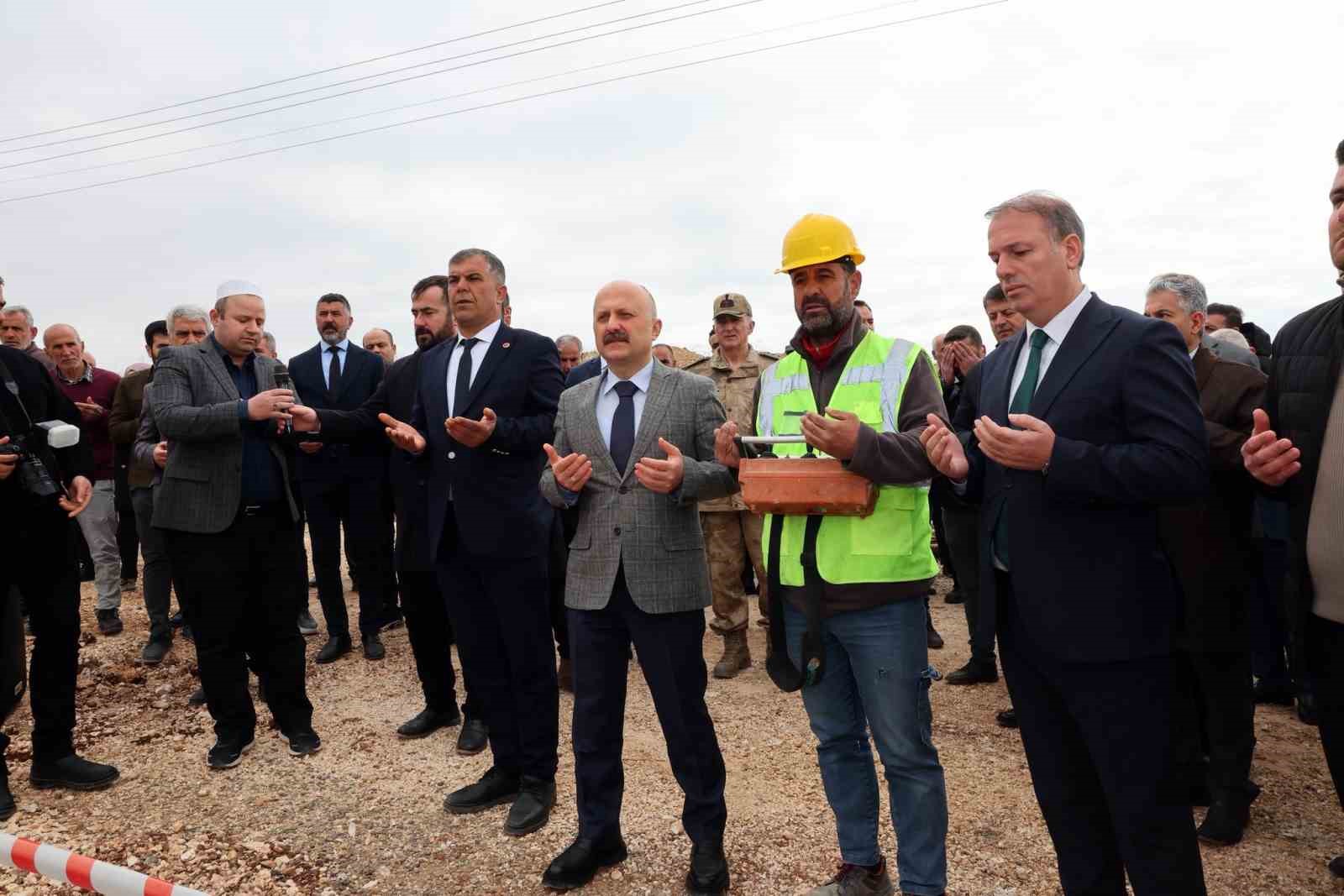 Kayaönü Mahallesi’nde 12 derslikli ilk ve ortaokulun temeli atıldı
Kayaönü Mahallesi’nde 12 derslikli ilk ve ortaokulun temeli atıldı