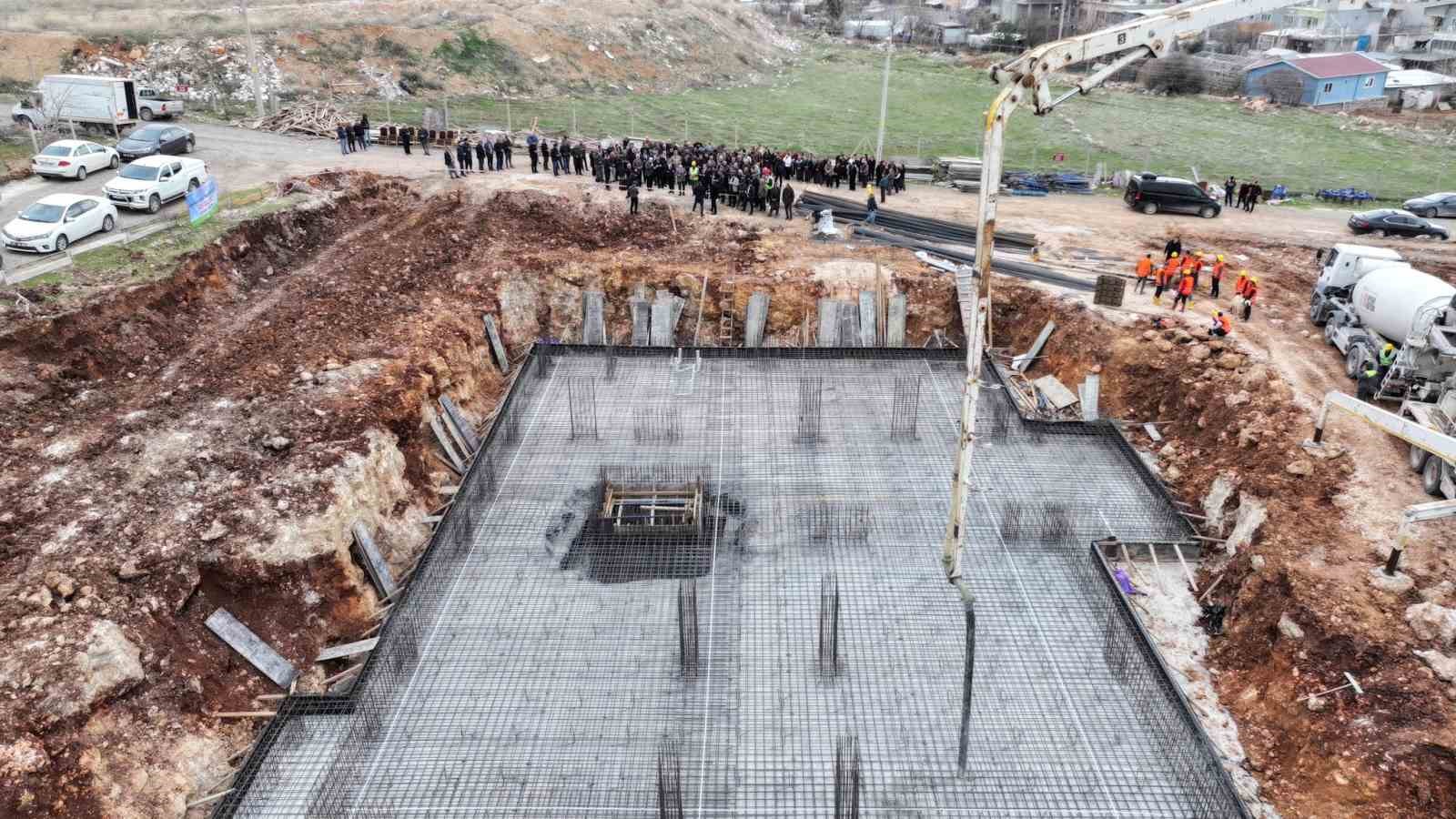 Kayaönü Mahallesi’nde 12 derslikli ilk ve ortaokulun temeli atıldı
Kayaönü Mahallesi’nde 12 derslikli ilk ve ortaokulun temeli atıldı