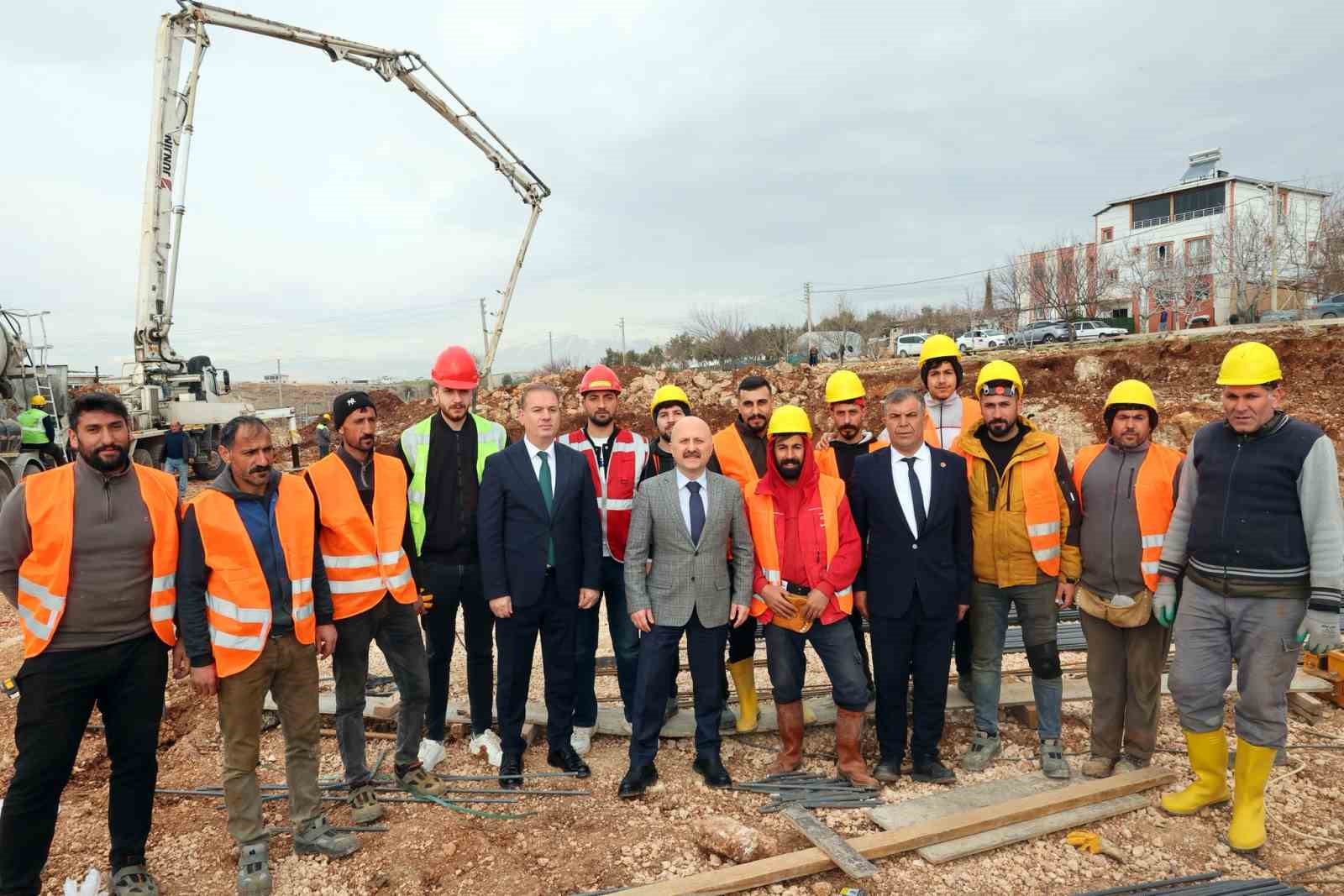 Kayaönü Mahallesi’nde 12 derslikli ilk ve ortaokulun temeli atıldı
Kayaönü Mahallesi’nde 12 derslikli ilk ve ortaokulun temeli atıldı