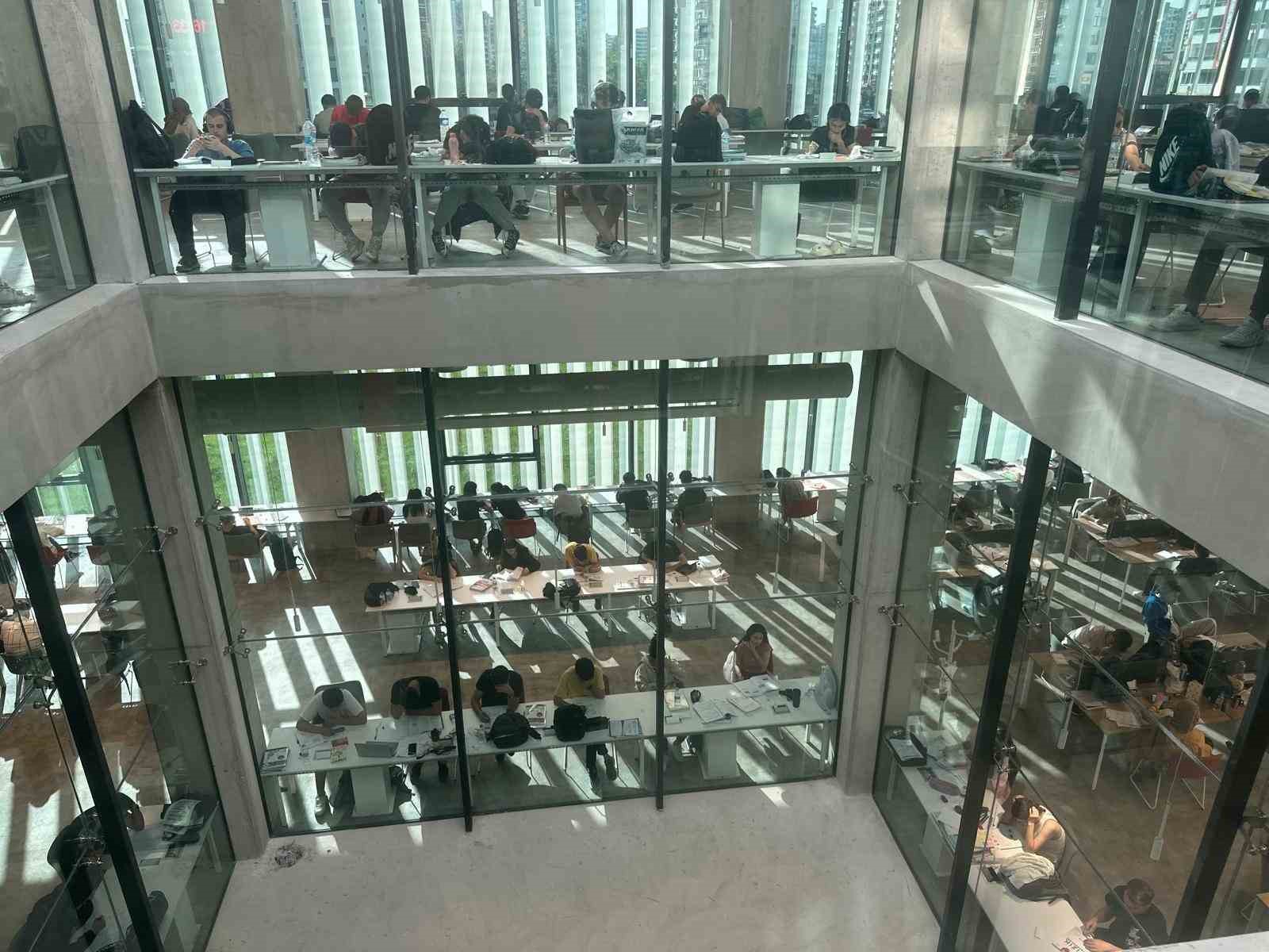 Kayapınar İlçe Halk Kütüphanesi 2025 yılında 346 bin kullanıcıya ulaştı
Kayapınar İlçe Halk Kütüphanesi 2025 yılında 346 bin kullanıcıya ulaştı