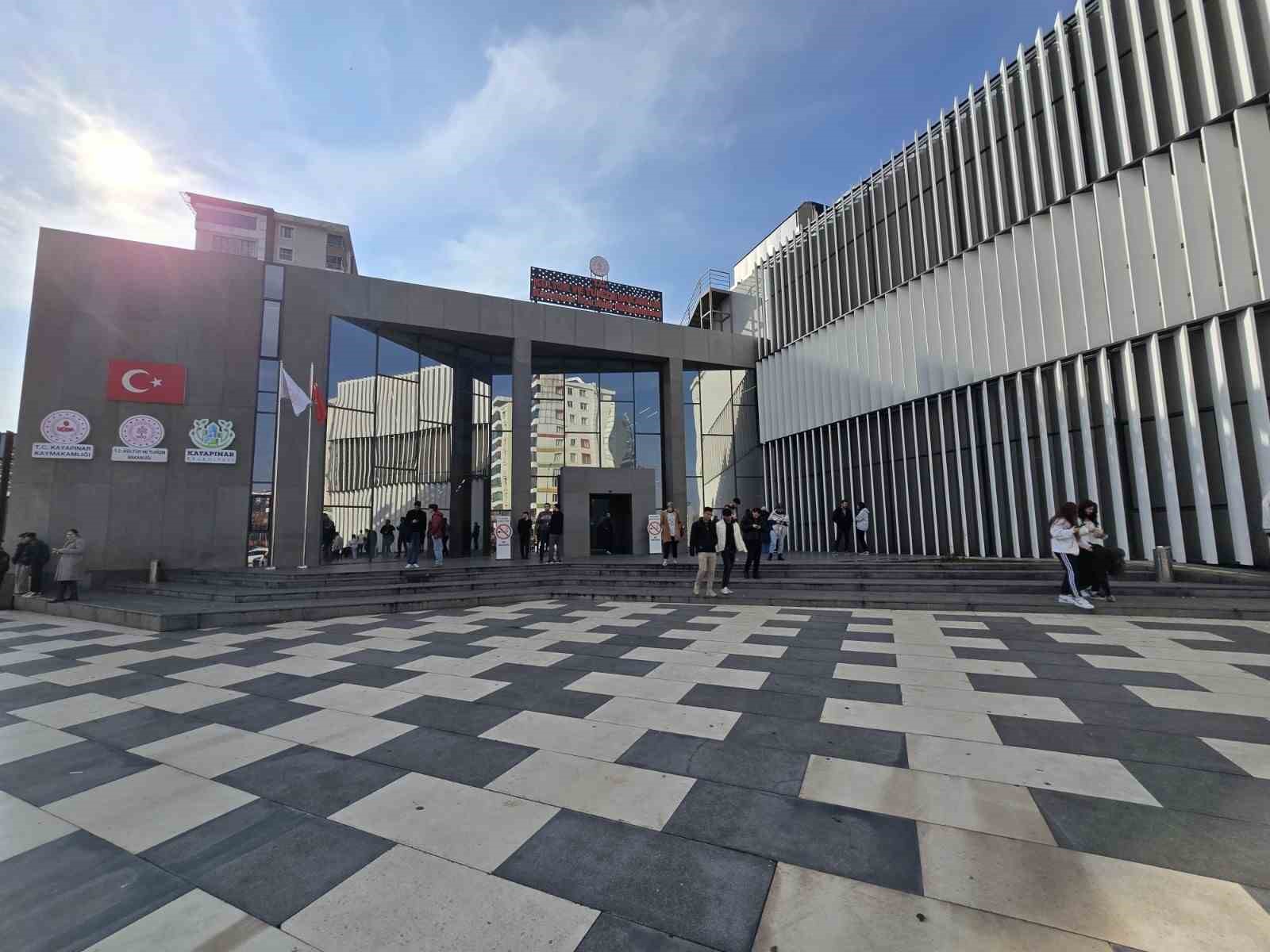 Kayapınar İlçe Halk Kütüphanesi 2025 yılında 346 bin kullanıcıya ulaştı
Kayapınar İlçe Halk Kütüphanesi 2025 yılında 346 bin kullanıcıya ulaştı