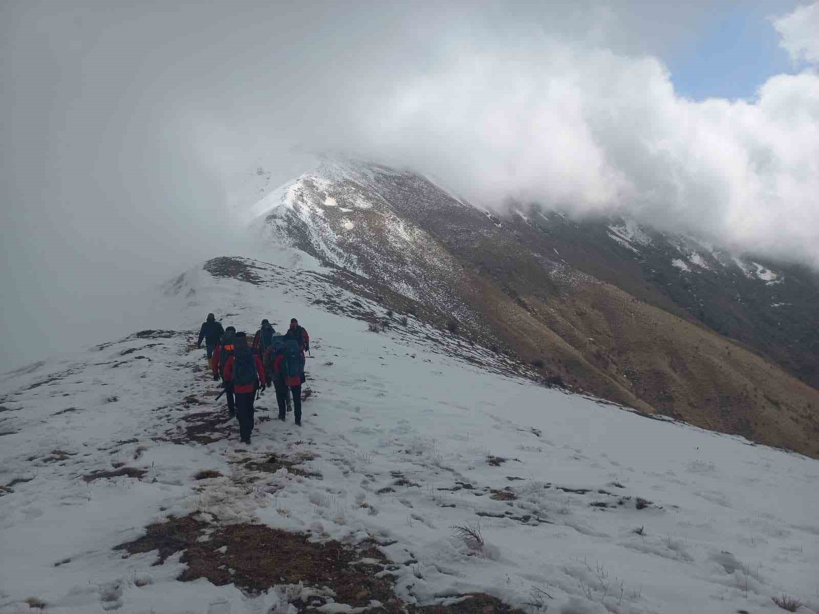 Kayıp amatör dağcı sığındığı bağ evinde sağ bulundu

