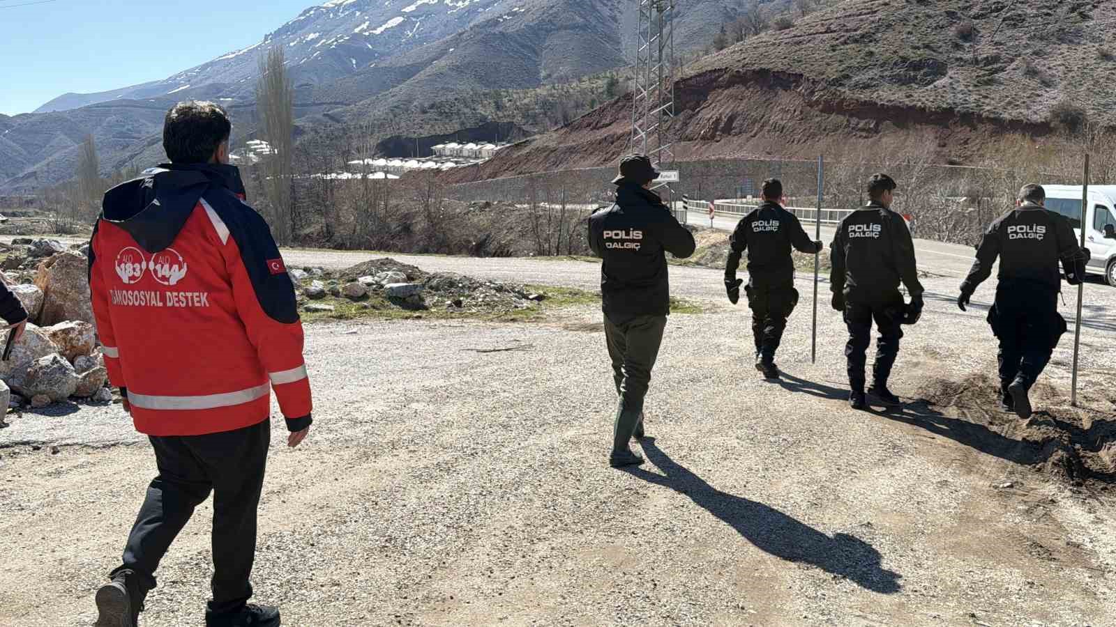 Kayıp Fırat Can, 180 kişilik ekiple her yerde aranıyor
