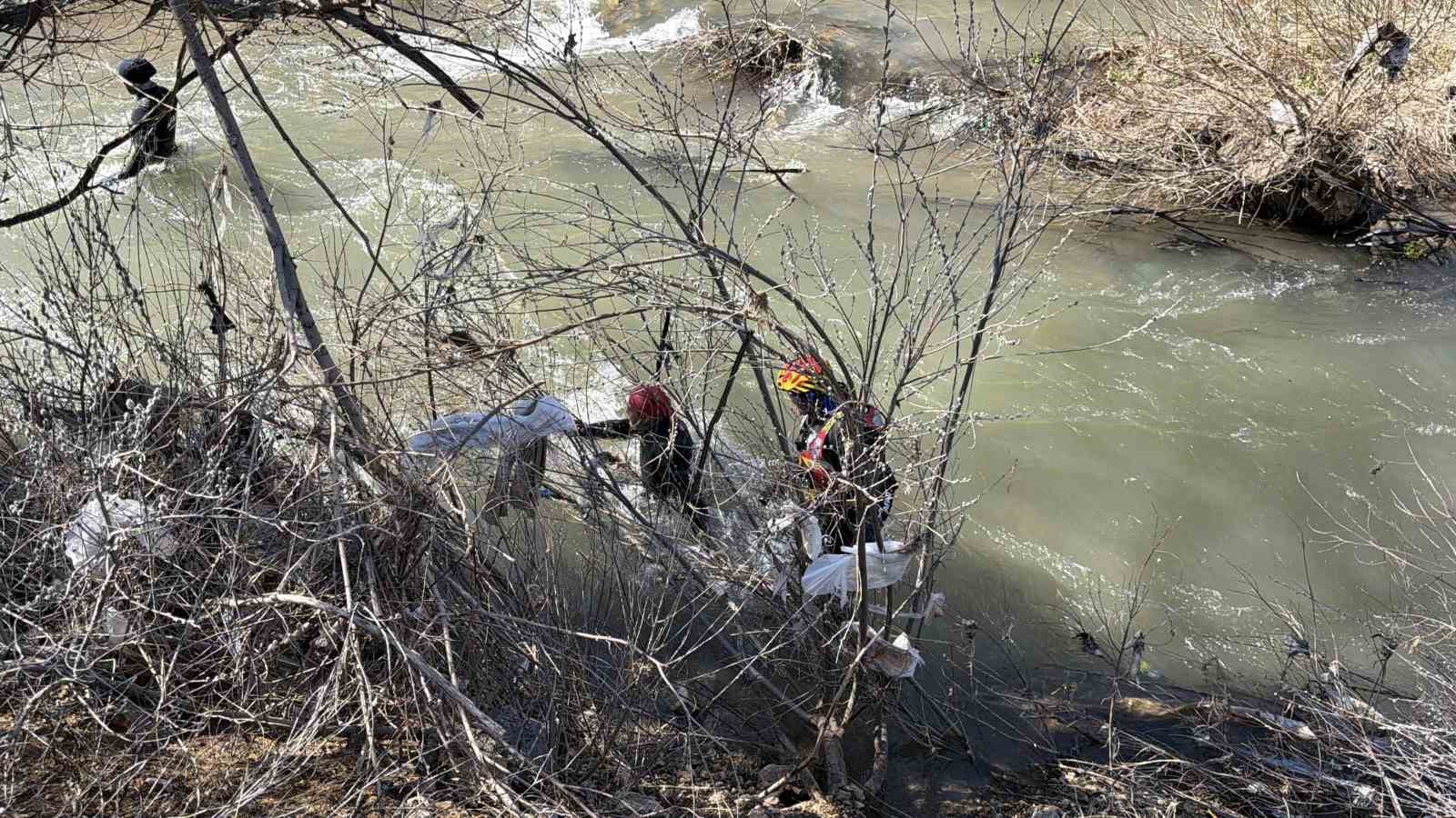 Kayıp Fırat Can, 180 kişilik ekiple her yerde aranıyor
