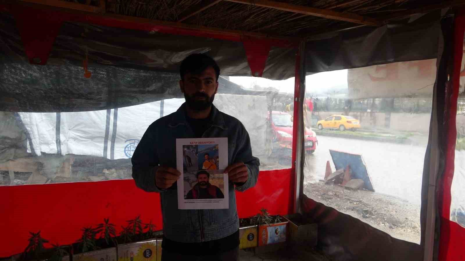 Kayıp genç 24 gündür aranıyor; en son taş üzerinde elbiseleri ve eşyaları bulunmuştu
