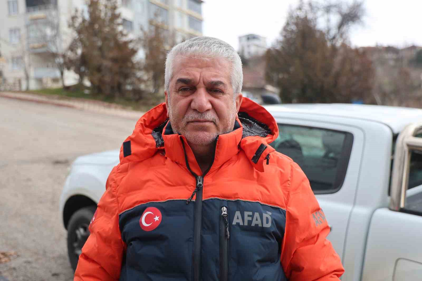 Kayıp yaşlı adam 51 kişilik ekiple aranıyor
Kayıp yaşlı adam 51 kişilik ekiple aranıyor