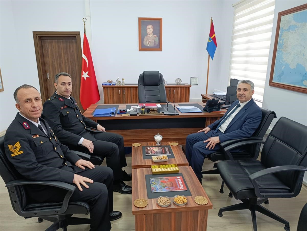 Kaymakam Abay, bayramda güvenlik güçlerini yalnız bırakmadı

