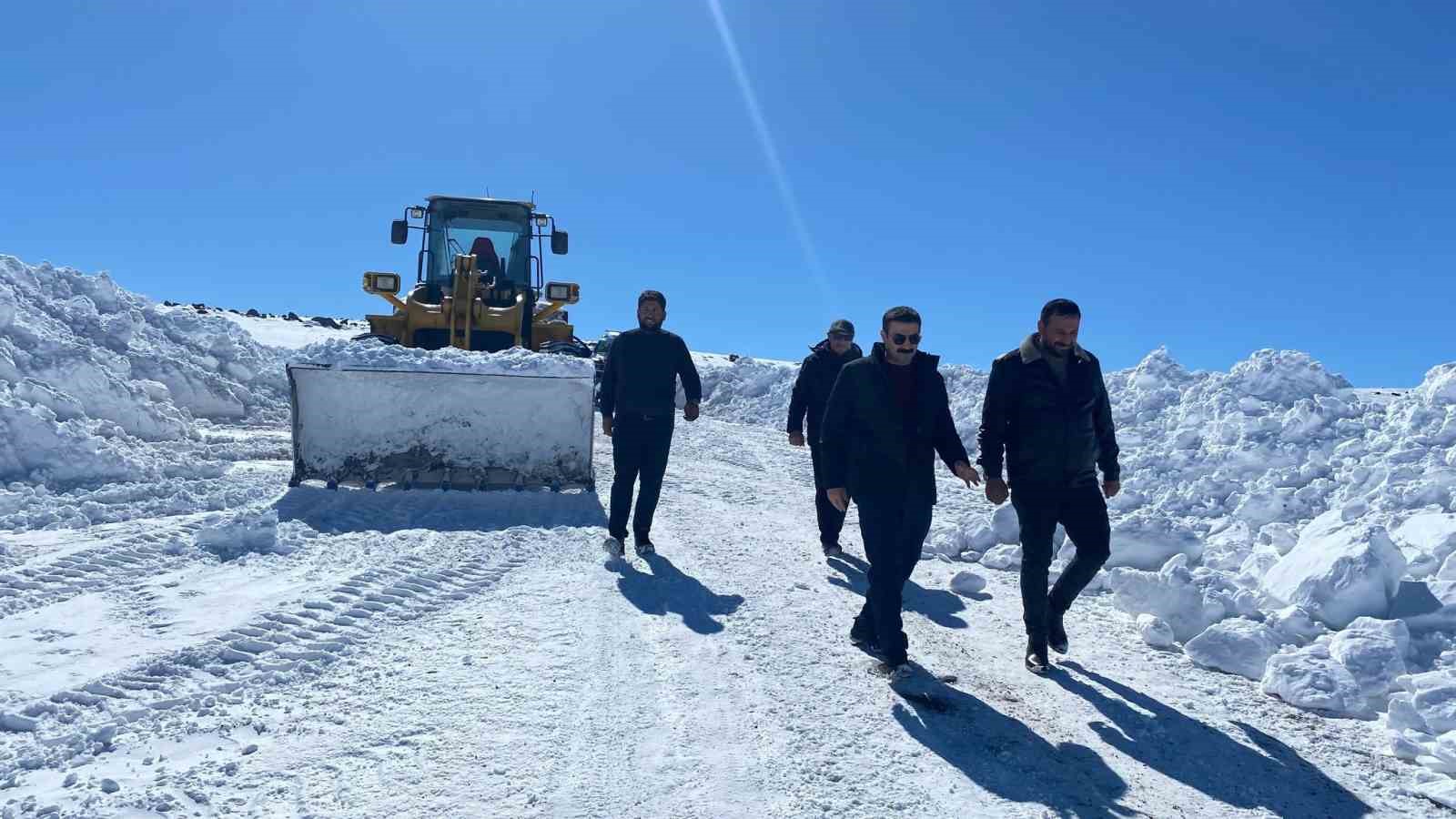 Kaymakam Akköz, karla mücadele çalışmalarını yerinde inceledi
