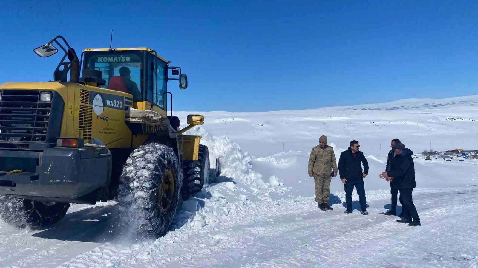 Kaymakam Akköz, karla mücadele çalışmalarını yerinde inceledi
