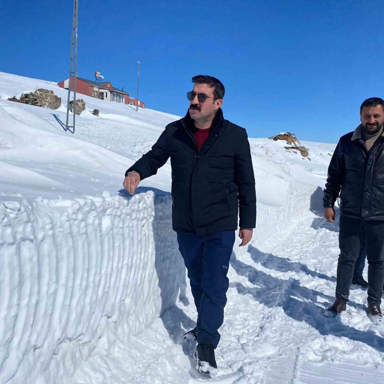 Kaymakam Akköz, karla mücadele çalışmalarını yerinde inceledi
