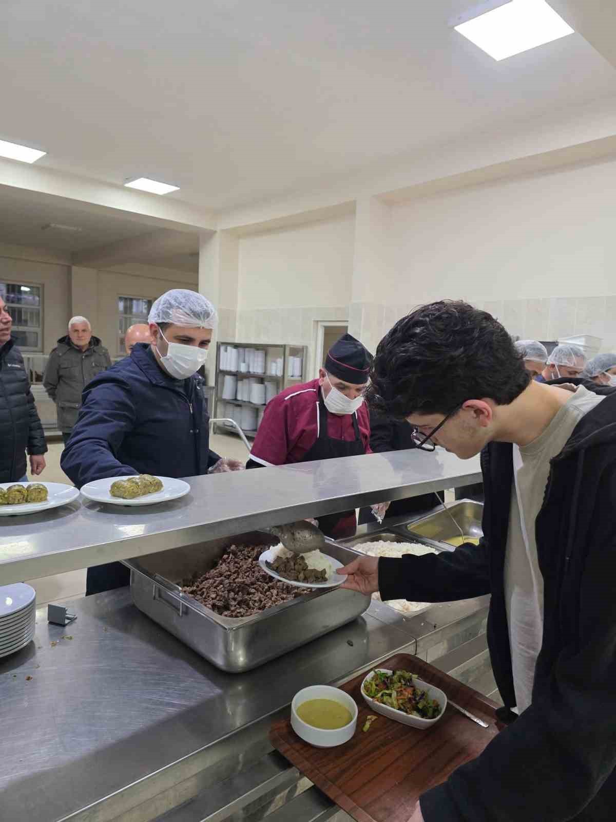 Kaymakam Algın, öğrencilerle iftar programına katıldı

