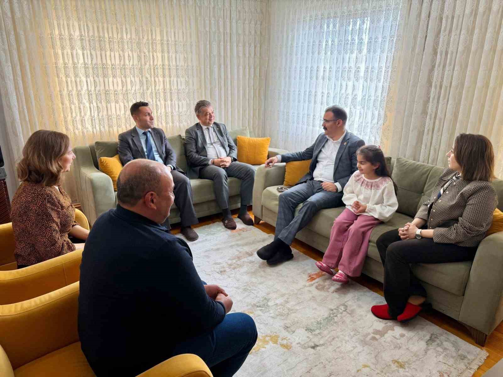 Kaymakam Ateş, öğrencilerin evine konuk oldu
