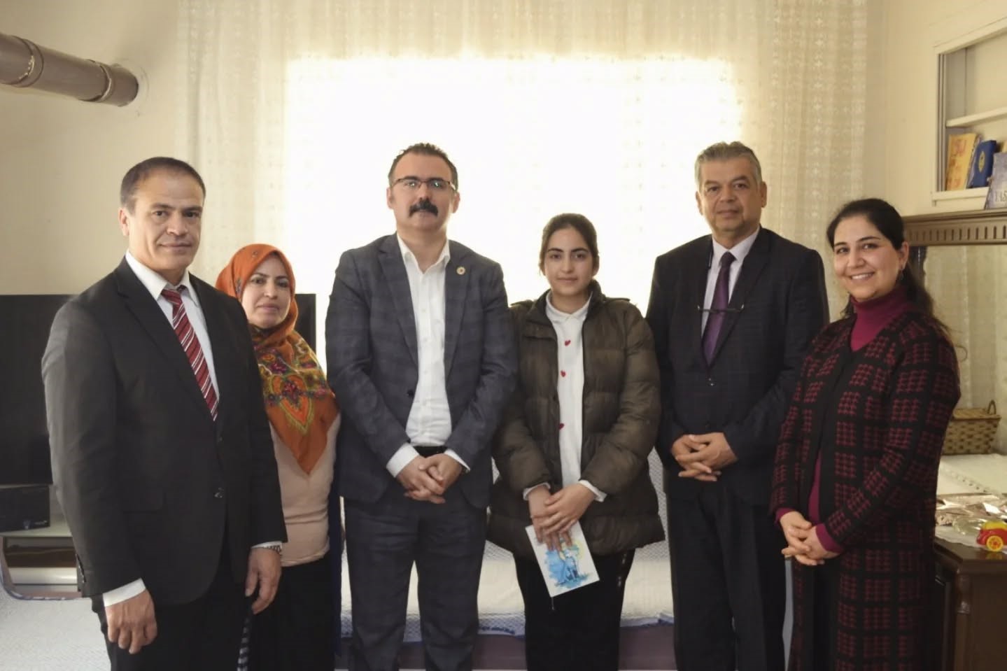 Kaymakam Ateş, öğrencilerin evine misafir oldu
