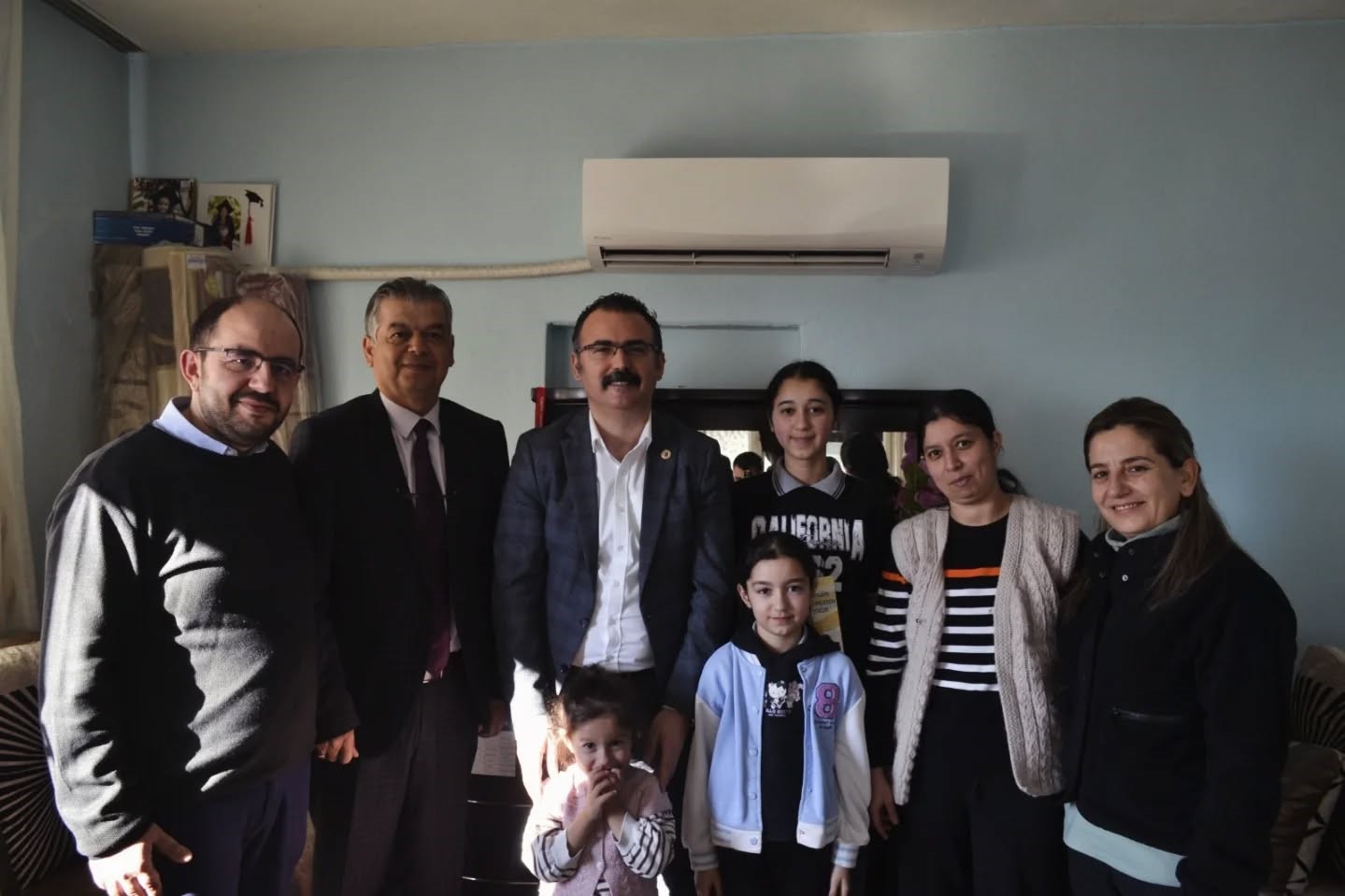 Kaymakam Ateş, öğrencilerin evine misafir oldu
