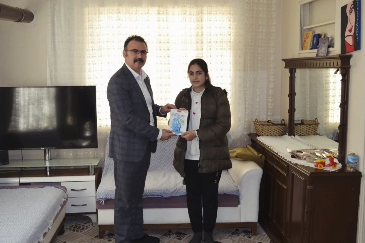 Kaymakam Ateş, öğrencilerin evine misafir oldu
