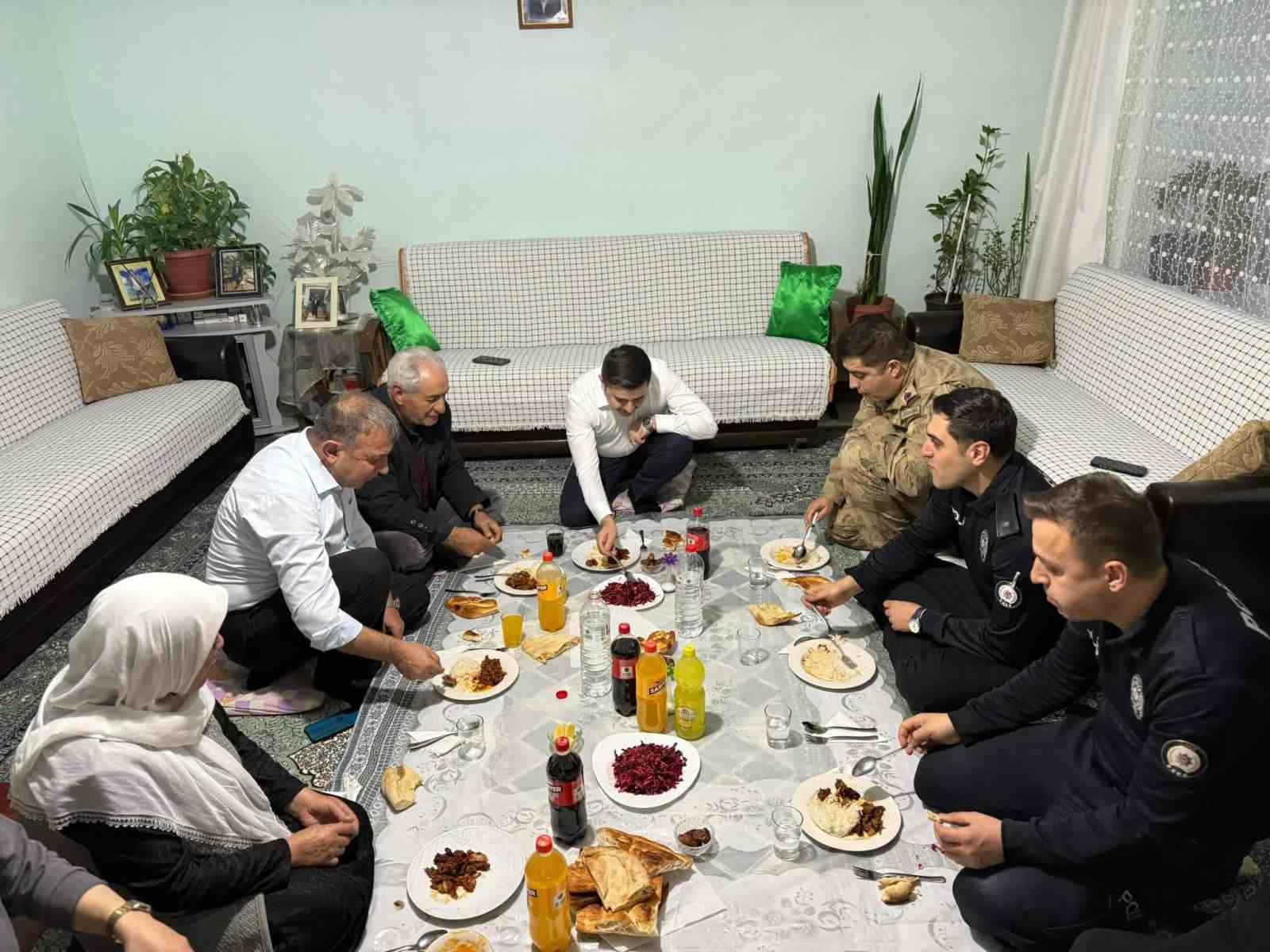 Kaymakam Bulut, Çakmaklı ailesinin iftar sofrasına misafir oldu
