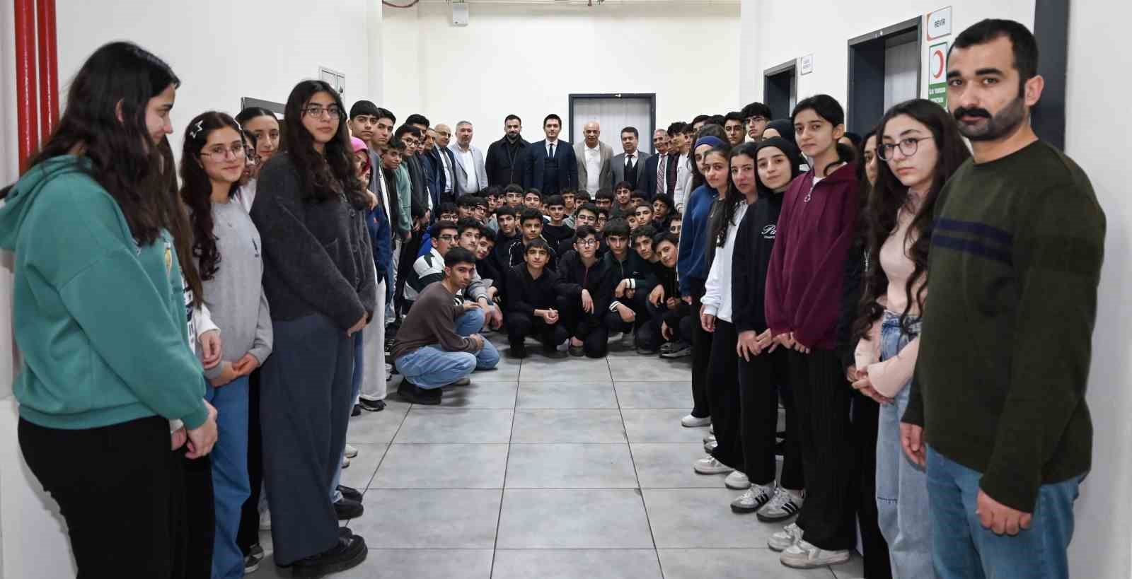 Kaymakam Çakır, fen lisesi öğrencileriyle iftarda buluştu
