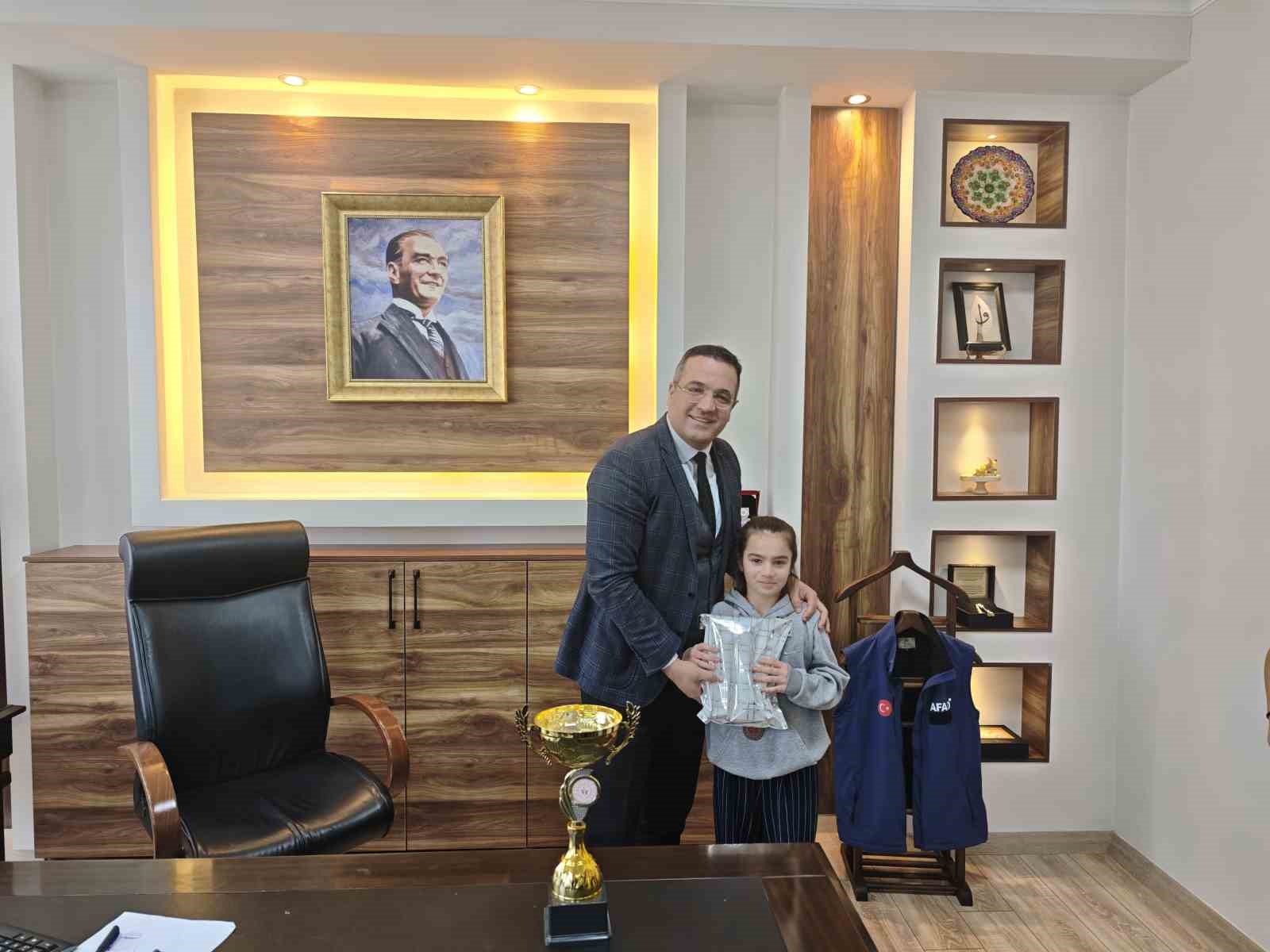 Kaymakam Dalak başarılı sporcu öğrencileri kabul etti
