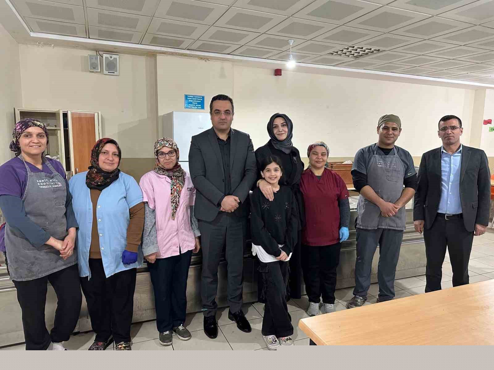 Kaymakam Dalak çğrencilerle birlikte iftar açtı
