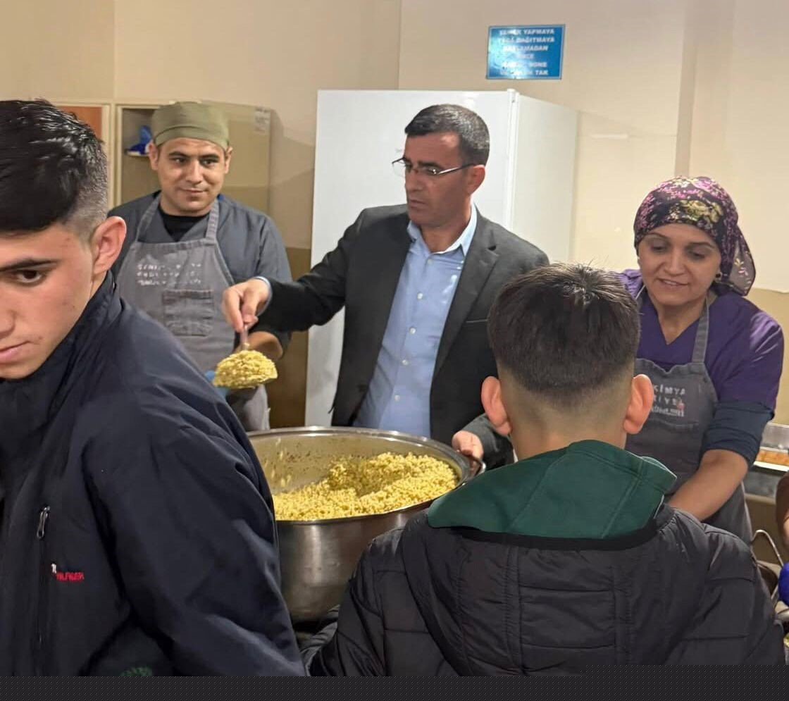 Kaymakam Dalak çğrencilerle birlikte iftar açtı
