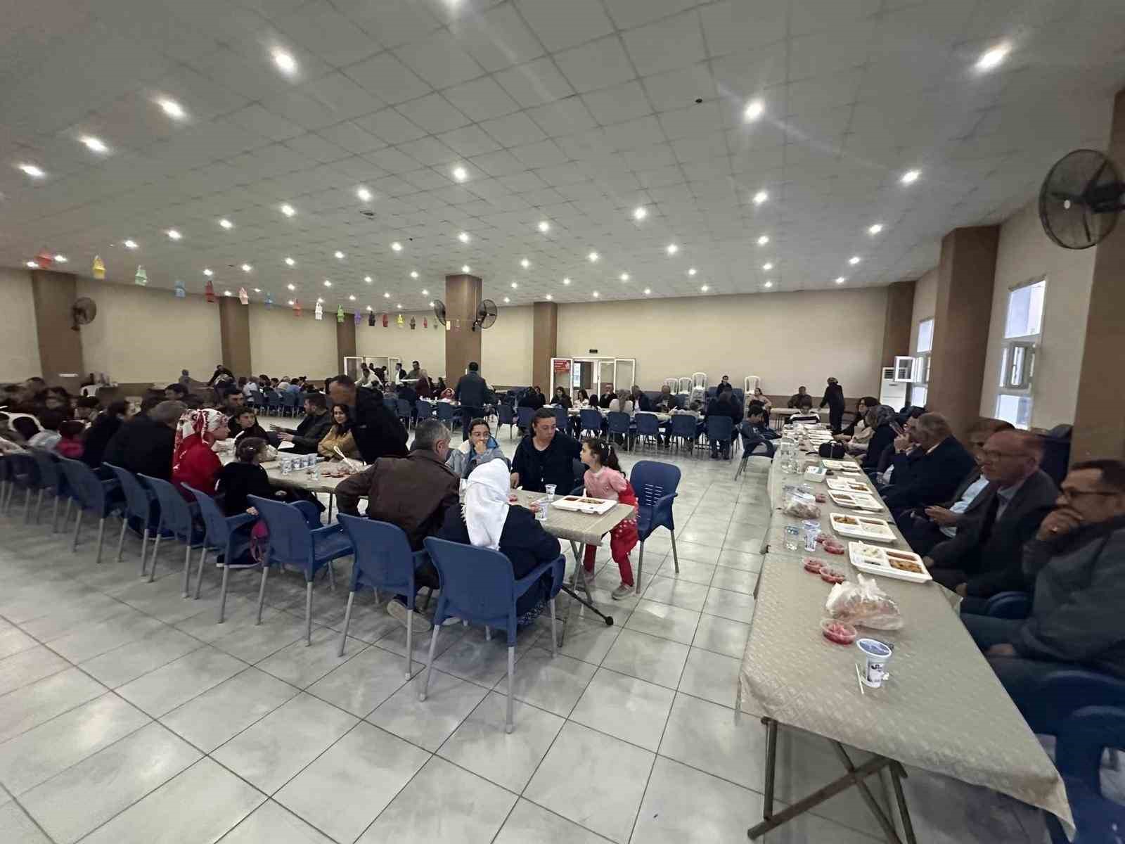 Kaymakam Dalak, öğrenci ve velilerle iftar sofrasında buluştu
