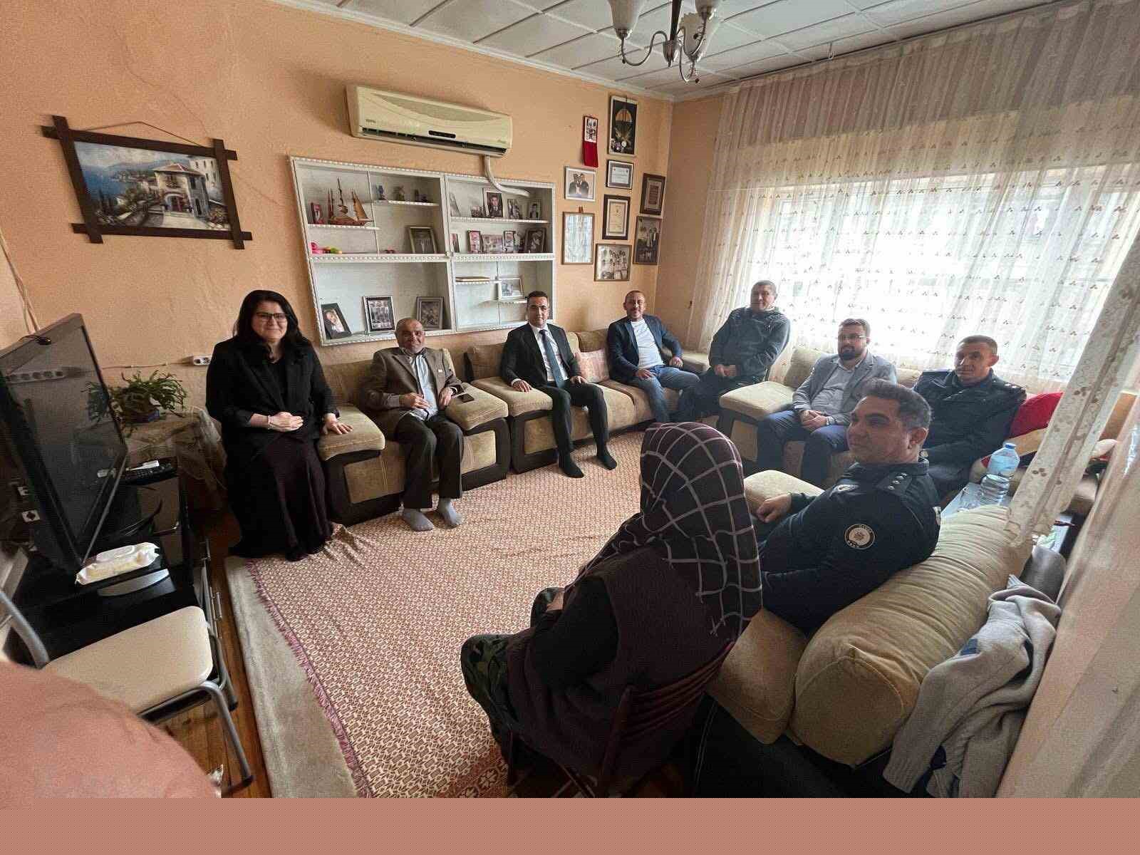 Kaymakam Dalak, şehit ve gazi ailelerini bayramda da yalnız bırakmadı
