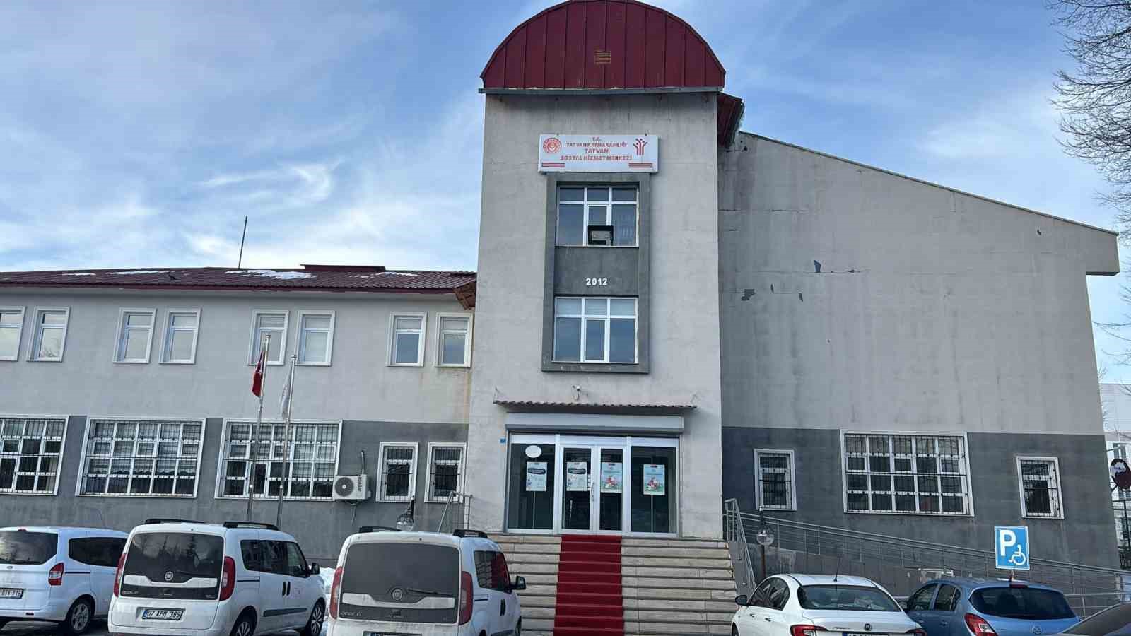 Kaymakam Demirer, Tatvan Sosyal Hizmet Merkezi’nin faaliyetlerini değerlendirdi

