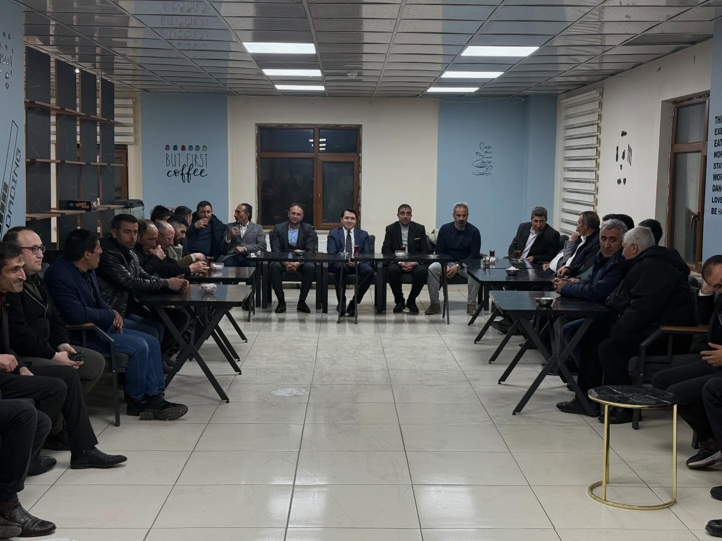 Kaymakam Demirkol, muhtarlar ile iftar programında bir araya geldi
