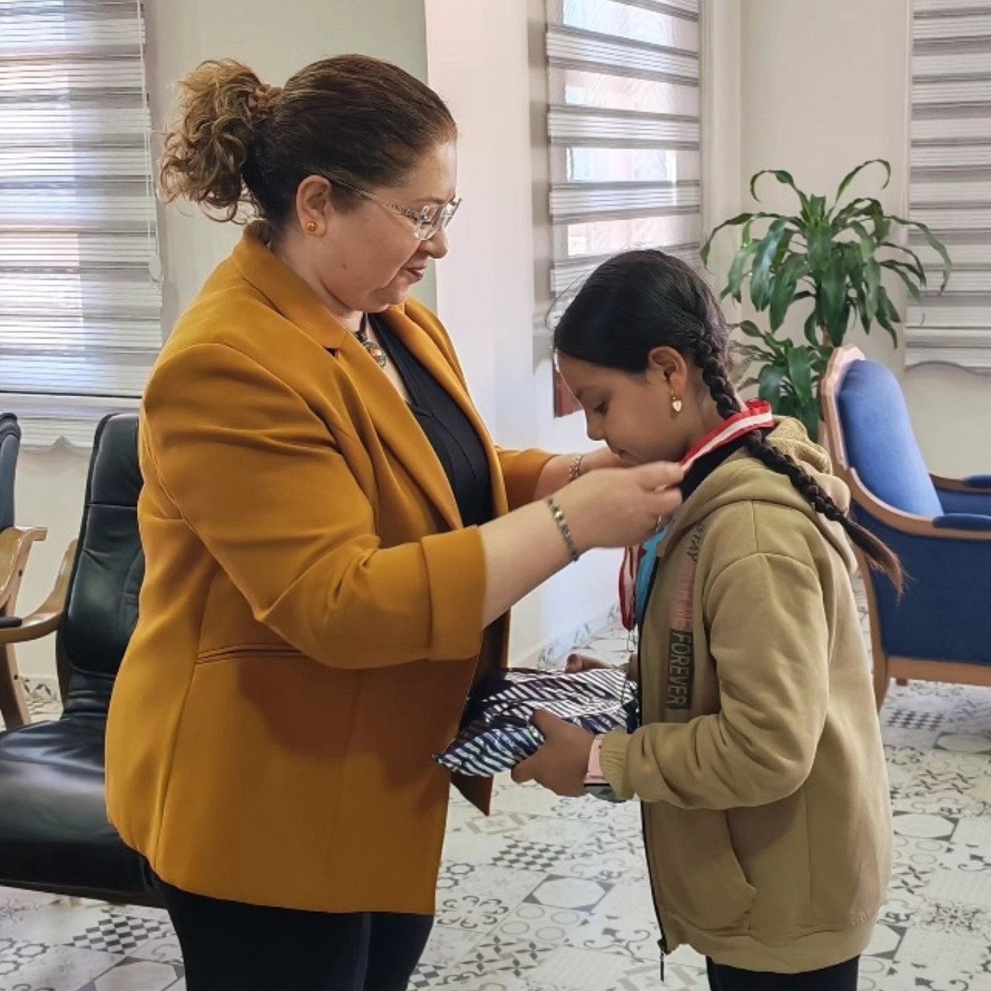 Kaymakam Doğru, başarılı öğrencileri makamında ağırladı
