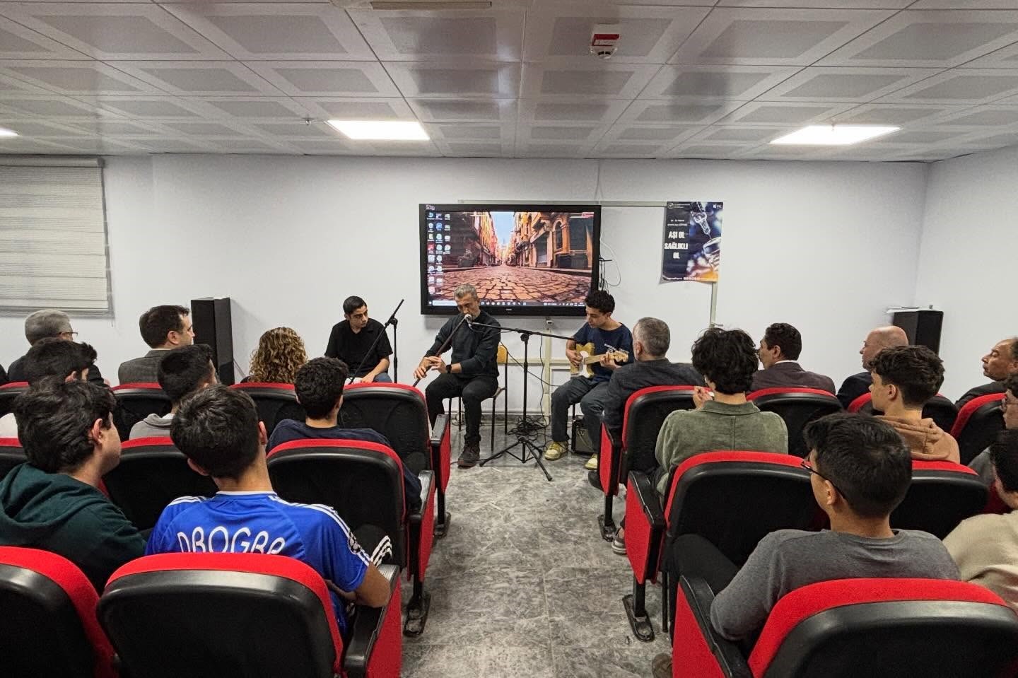 Kaymakam Doğru, öğrencilerle iftar sofrasında buluştu
