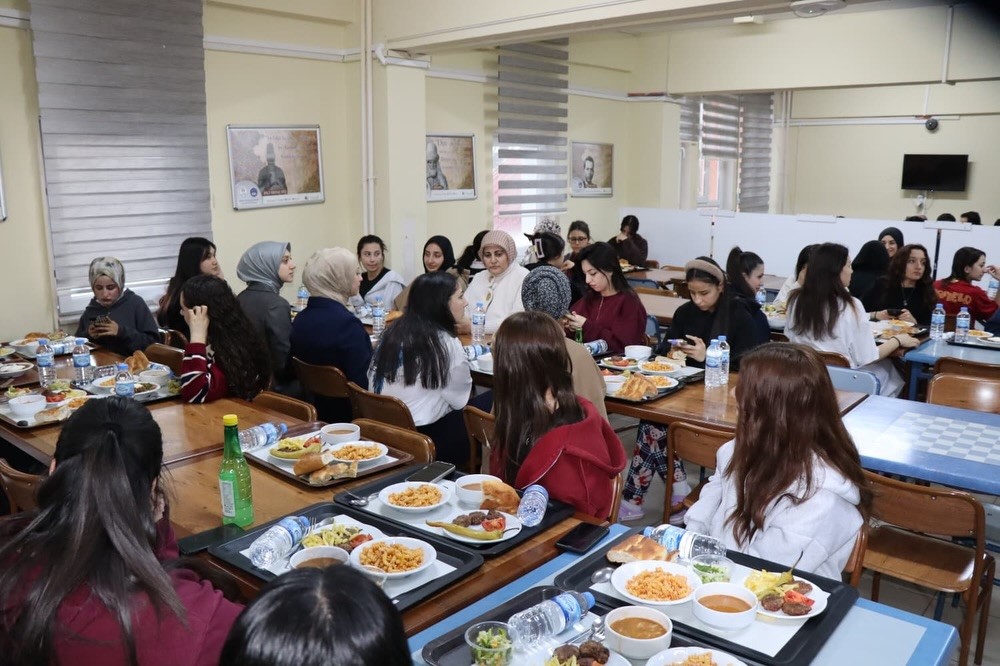 Kaymakam Duman aile ve öğrencilerle iftarda
