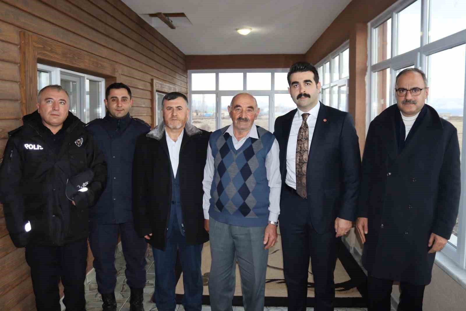 Kaymakam Eser, Tomarzalı şehit babasını ve Kıbrıs gazisini ziyaret etti
