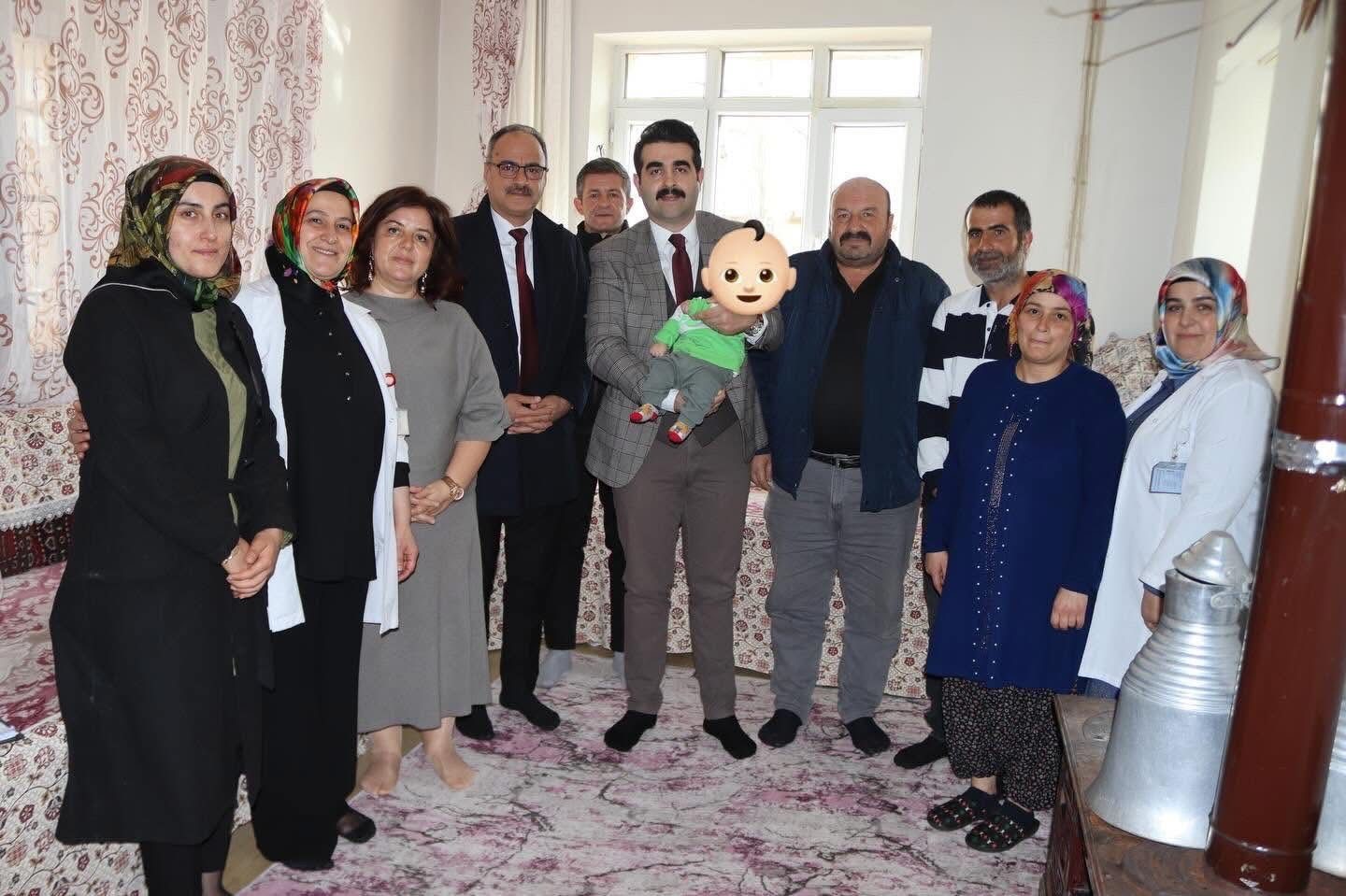 Kaymakam Eser; vatandaşların misafiri oldu
