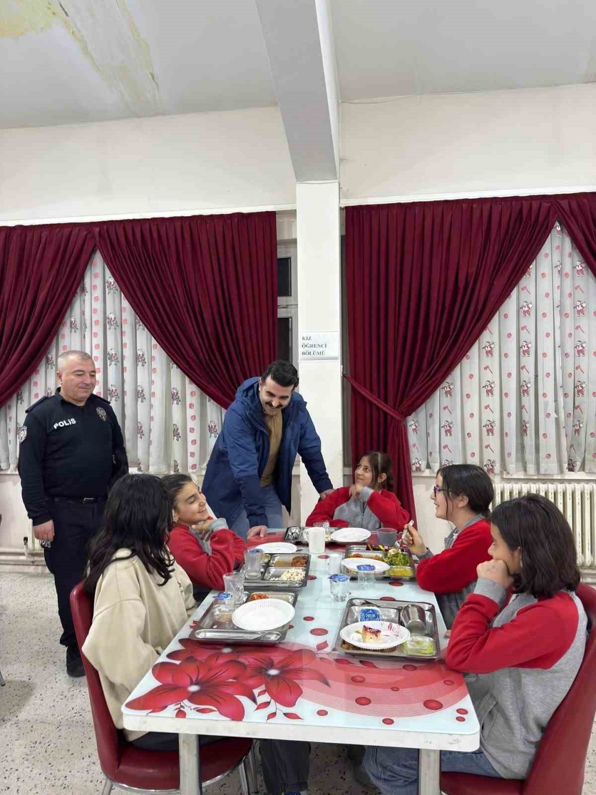 Kaymakam Eser, YBO öğrencileriyle iftarda buluştu
