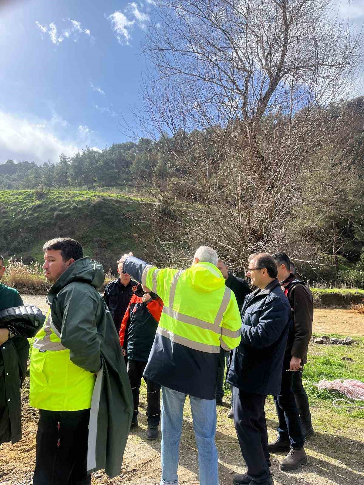 Kaymakam Güldoğan, Salihli’de yağıştan zarar gören bölgeleri inceledi
