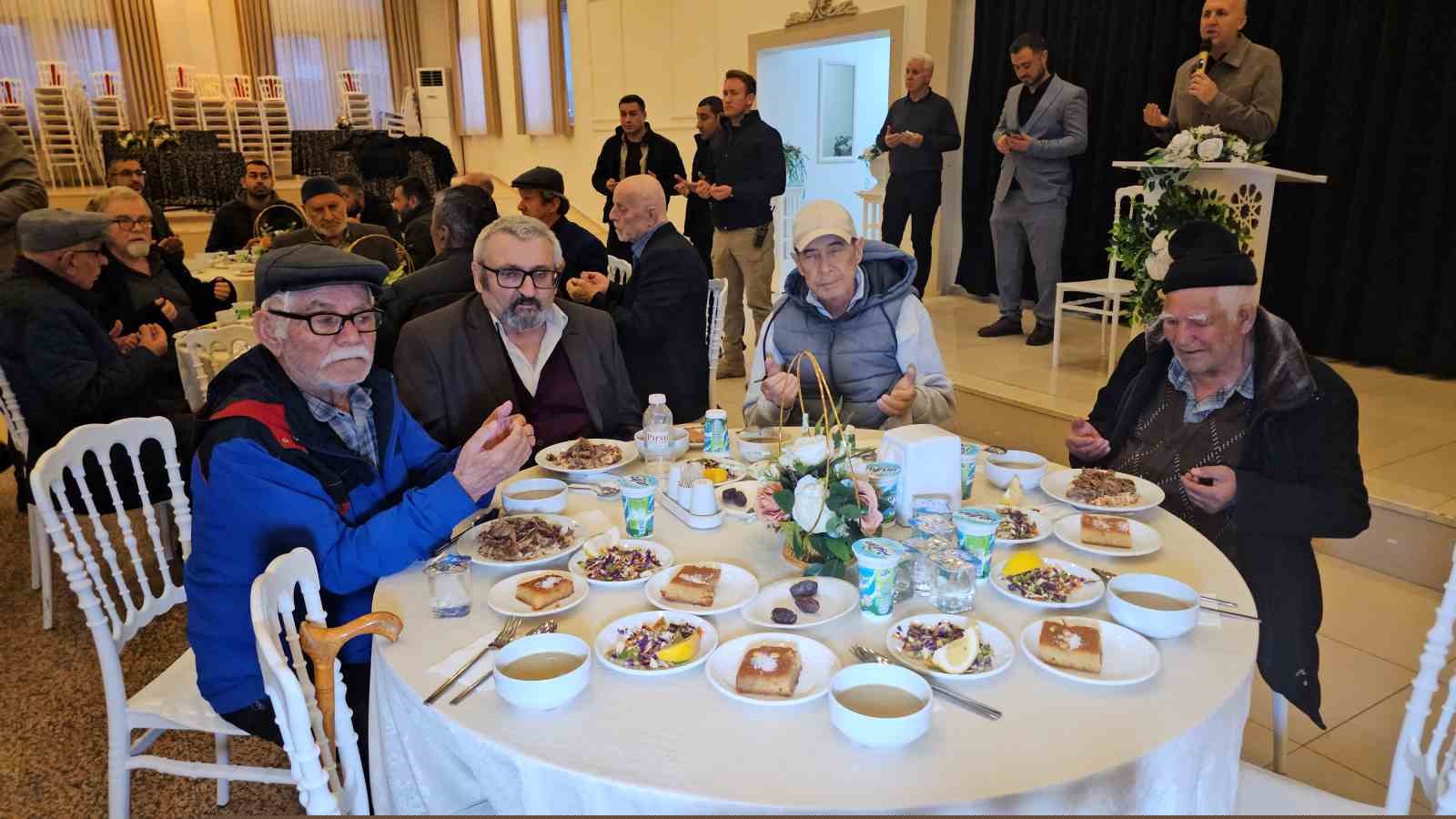 Kaymakam Kan huzurevi sakinlerini iftarda ağırladı
