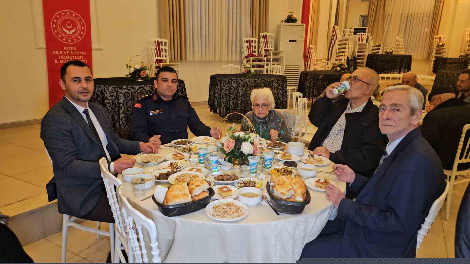 Kaymakam Kan huzurevi sakinlerini iftarda ağırladı
